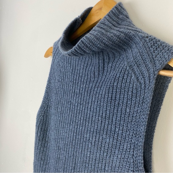 Aritzia Wilfred Italian Wool Durandal Sweater Vest - Picture 3 of 8